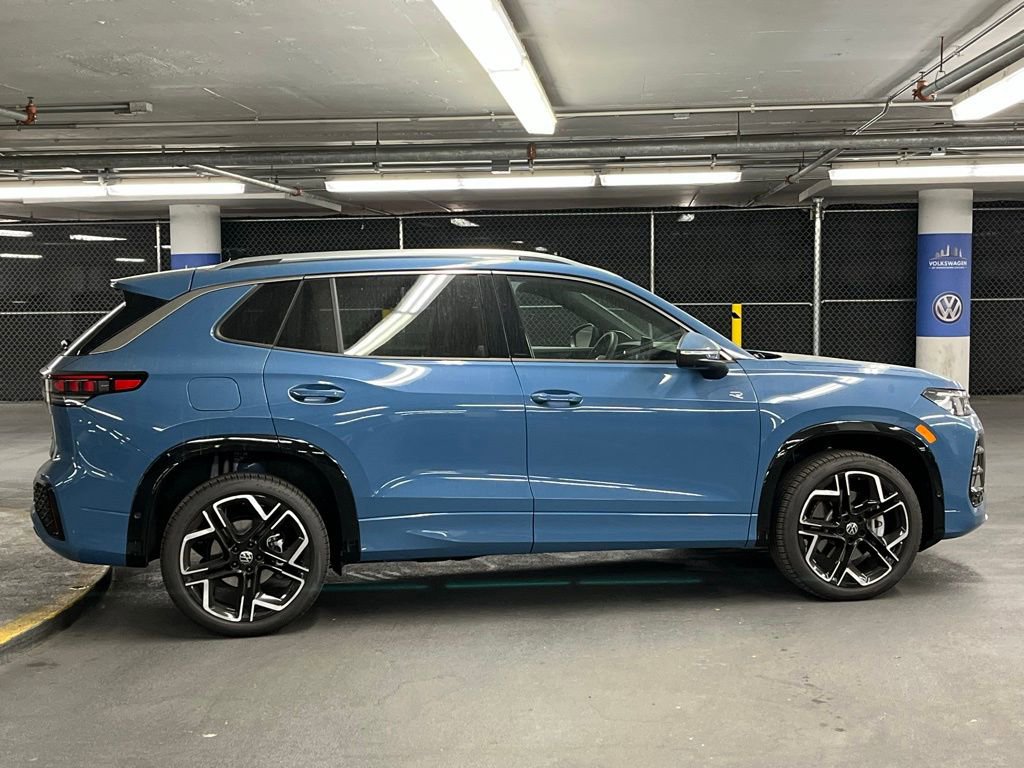 Certified 2025 Volkswagen Tiguan SEL R-Line image 39