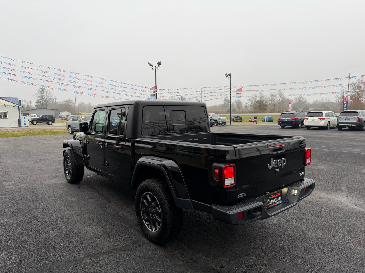Used 2023 Jeep Gladiator Overland image 7