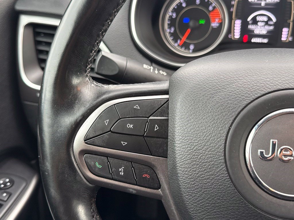 Used 2020 Jeep Cherokee Latitude w/ Cold Weather Group AWD/4WD image 22