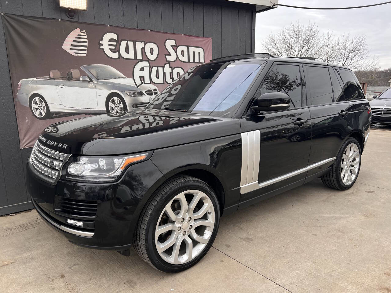 Used 2017 Land Rover Range Rover HSE image 1