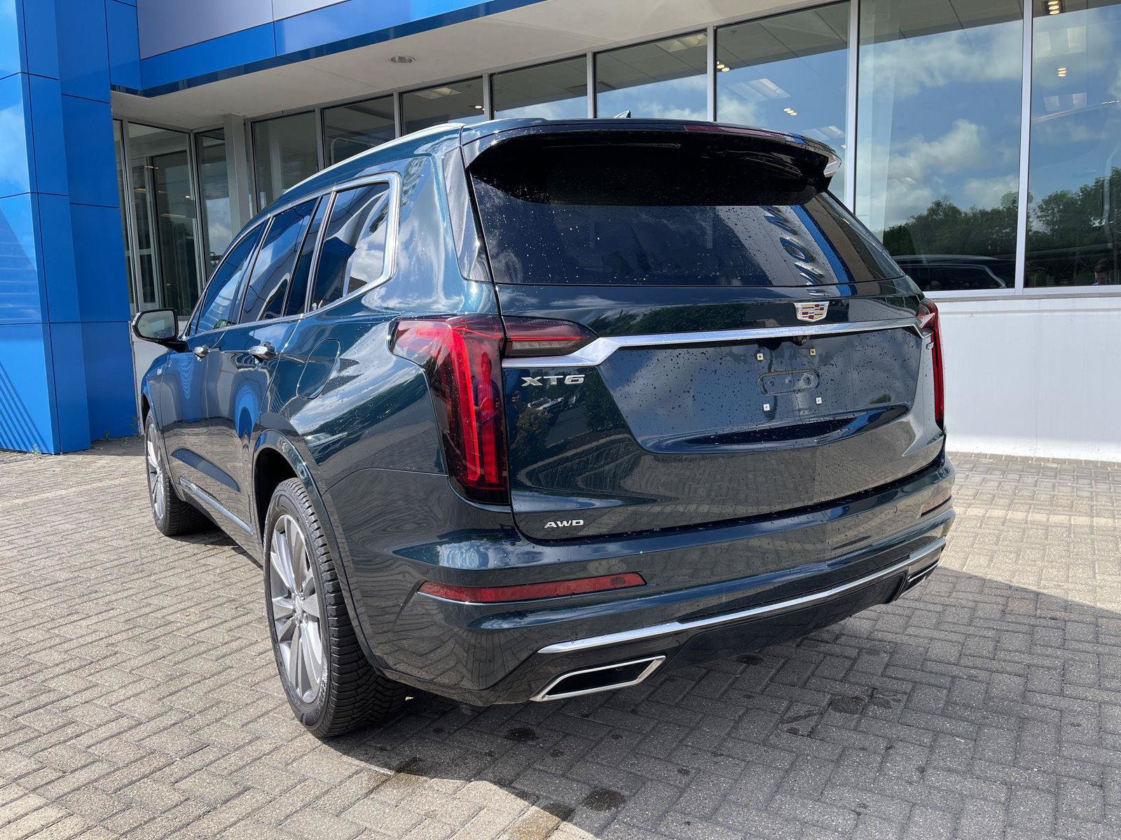 Used 2024 Cadillac XT6 Premium Luxury w/ LPO, Floor Liner Package AWD/4WD image 3