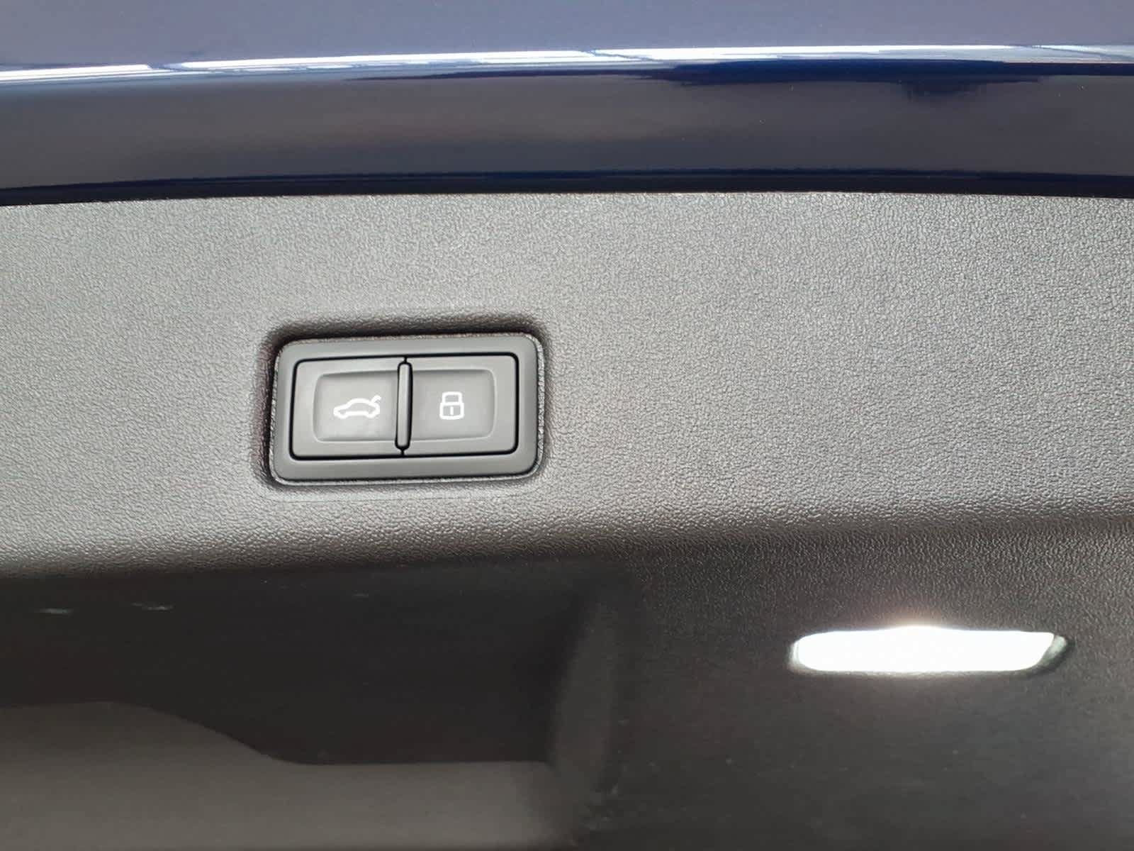 Used 2025 Audi Q5 Premium w/ Convenience Package AWD/4WD image 11