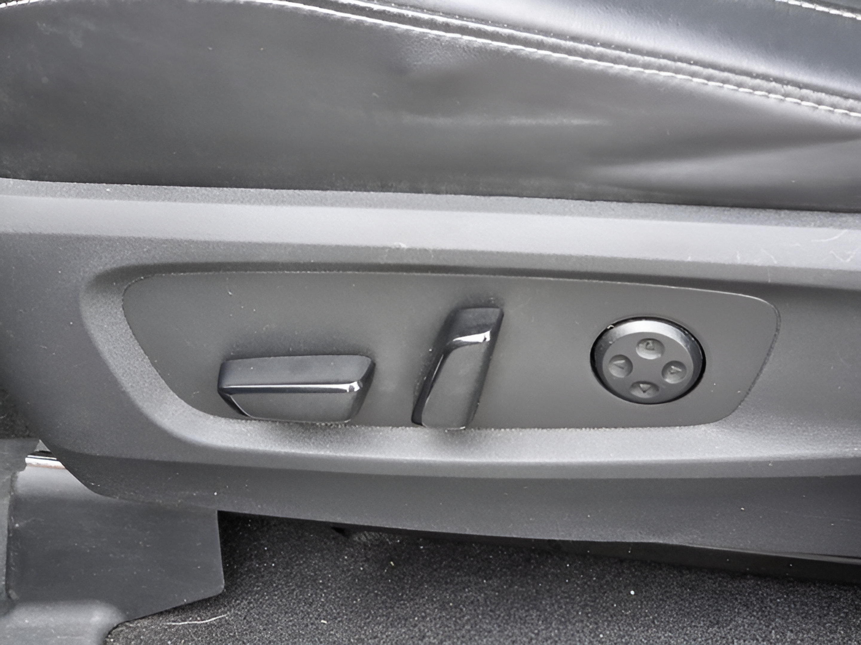 Used 2023 INFINITI QX60 Luxe AWD/4WD image 14