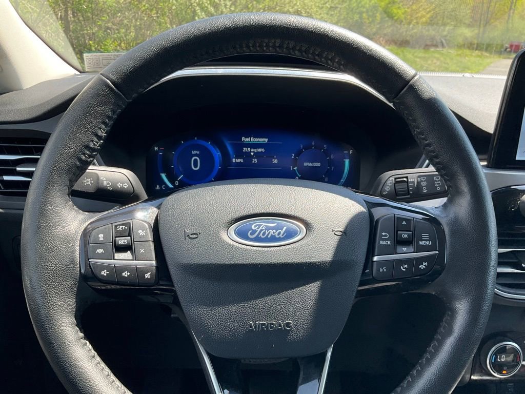 Certified 2021 Ford Escape Titanium w/ Class II Trailer Tow Package AWD/4WD image 7