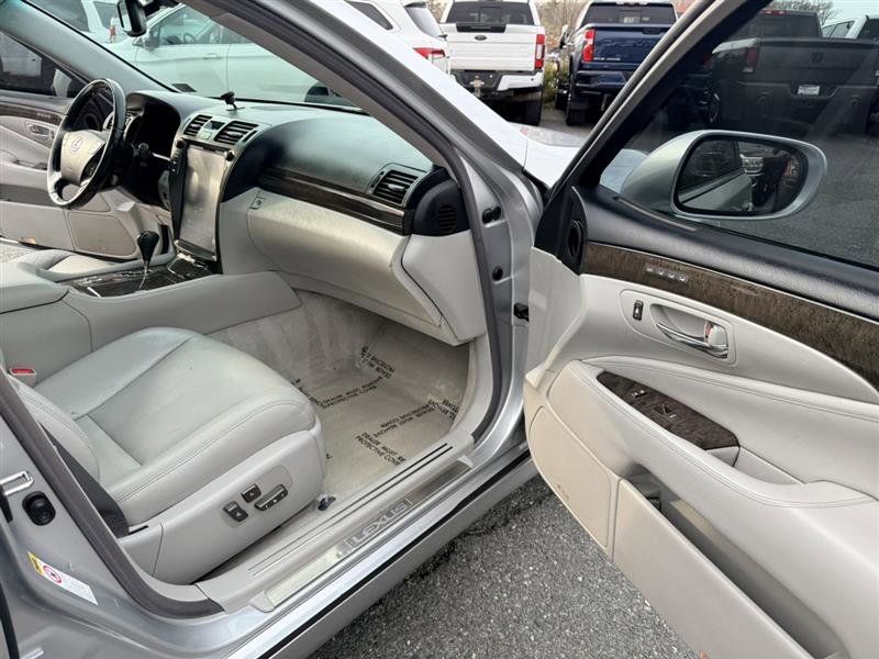 Used 2011 Lexus LS 460 AWD w/ Comfort Plus Pkg image 10