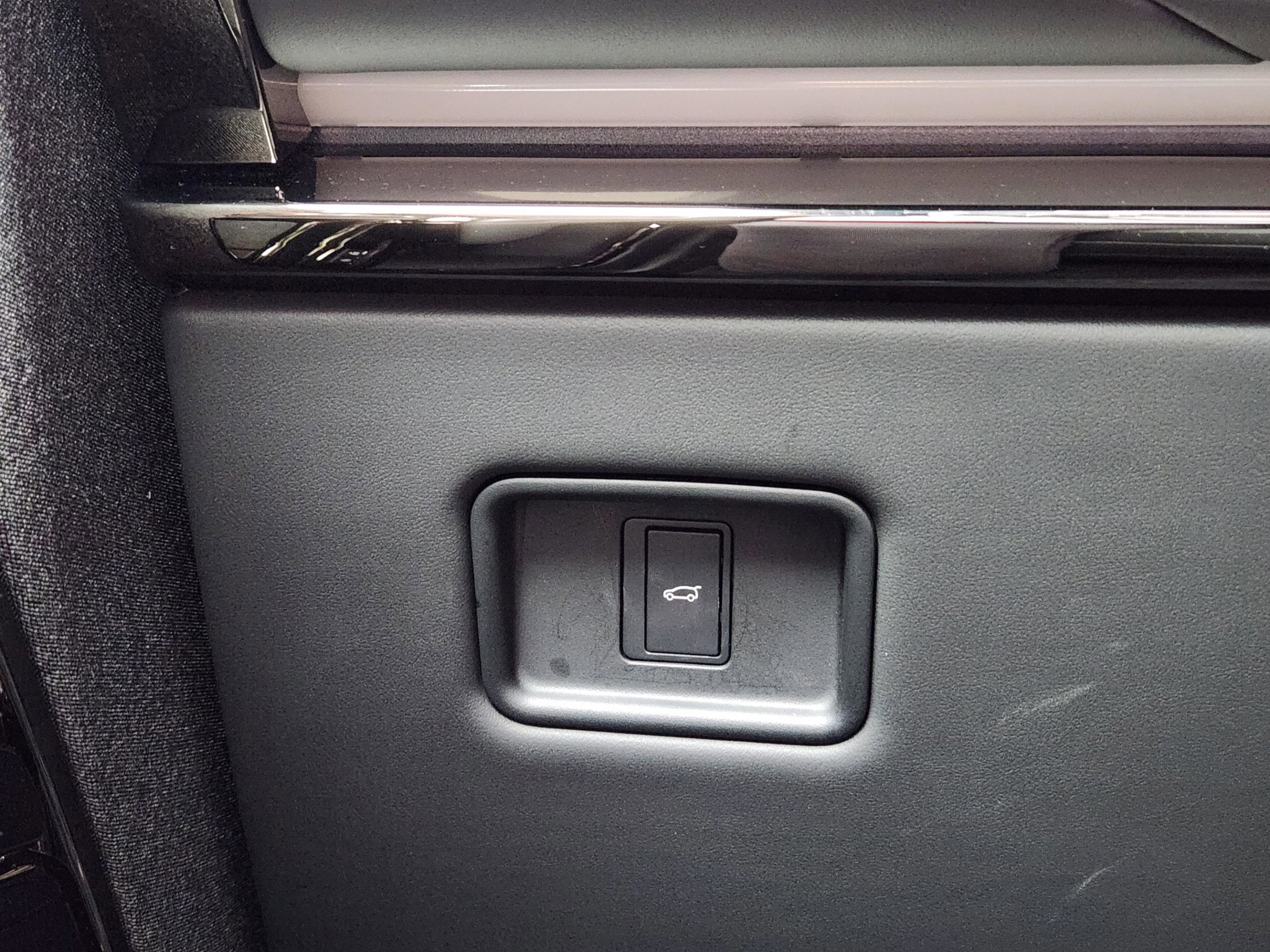 Used 2025 Land Rover Range Rover Sport SE AWD/4WD image 21