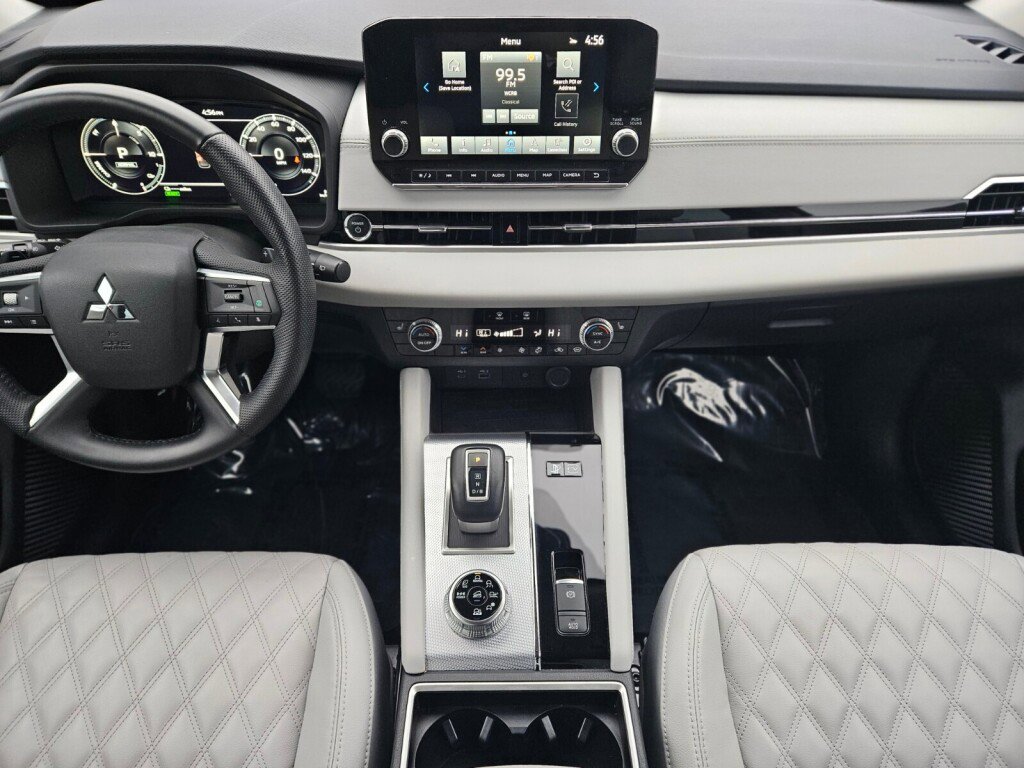 Used 2023 Mitsubishi Outlander SEL image 14