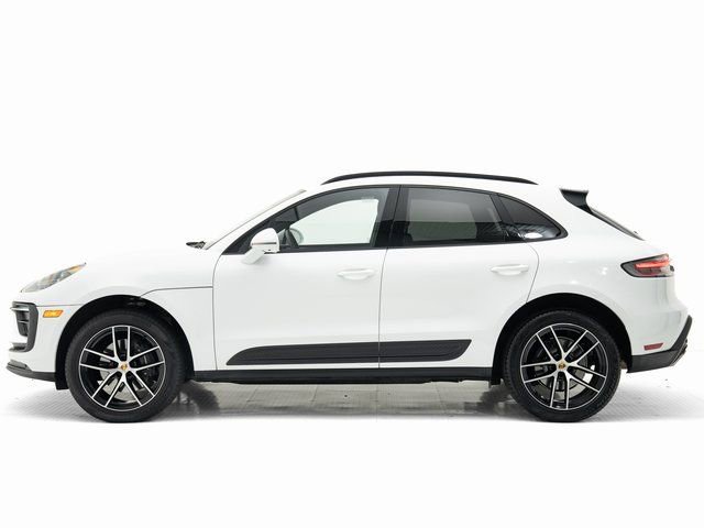 Certified 2025 Porsche Macan image 2