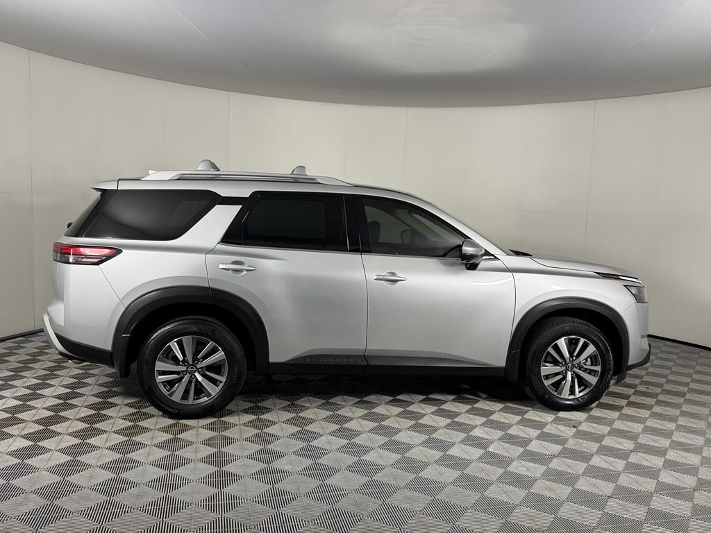 Used 2025 Nissan Pathfinder SL FWD image 5