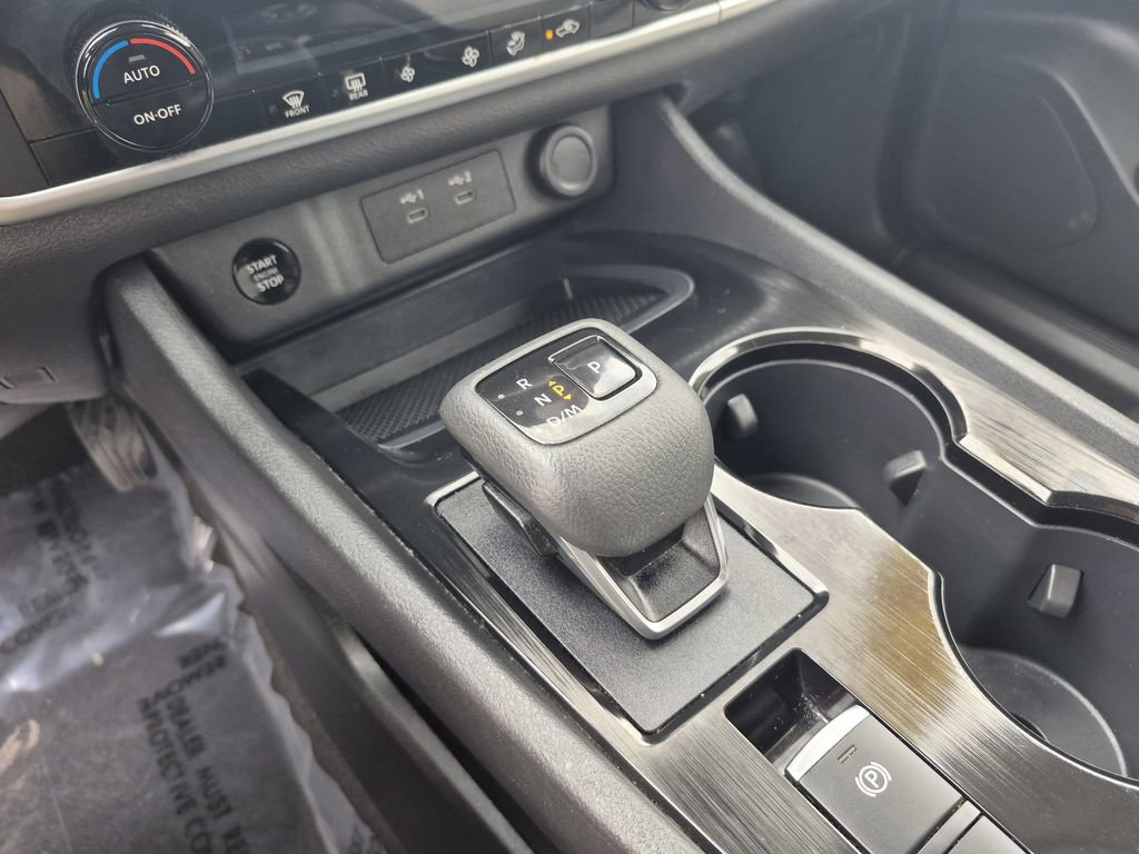 Used 2025 Nissan Rogue SV image 10