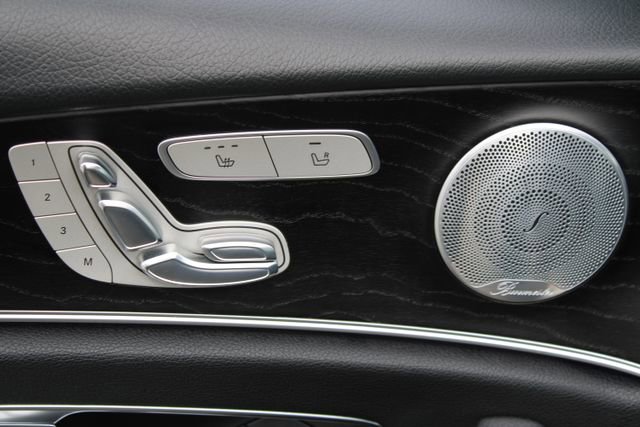 Used 2017 Mercedes-Benz E 400 4MATIC Wagon image 12