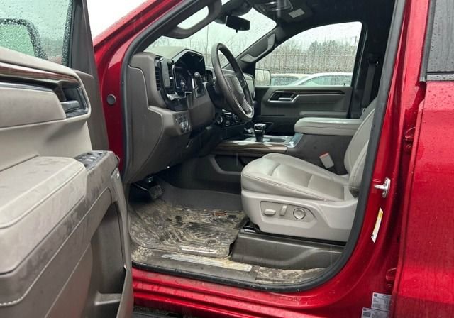 Used 2025 Chevrolet Silverado 1500 LT Trail Boss w/ Convenience Package II image 3