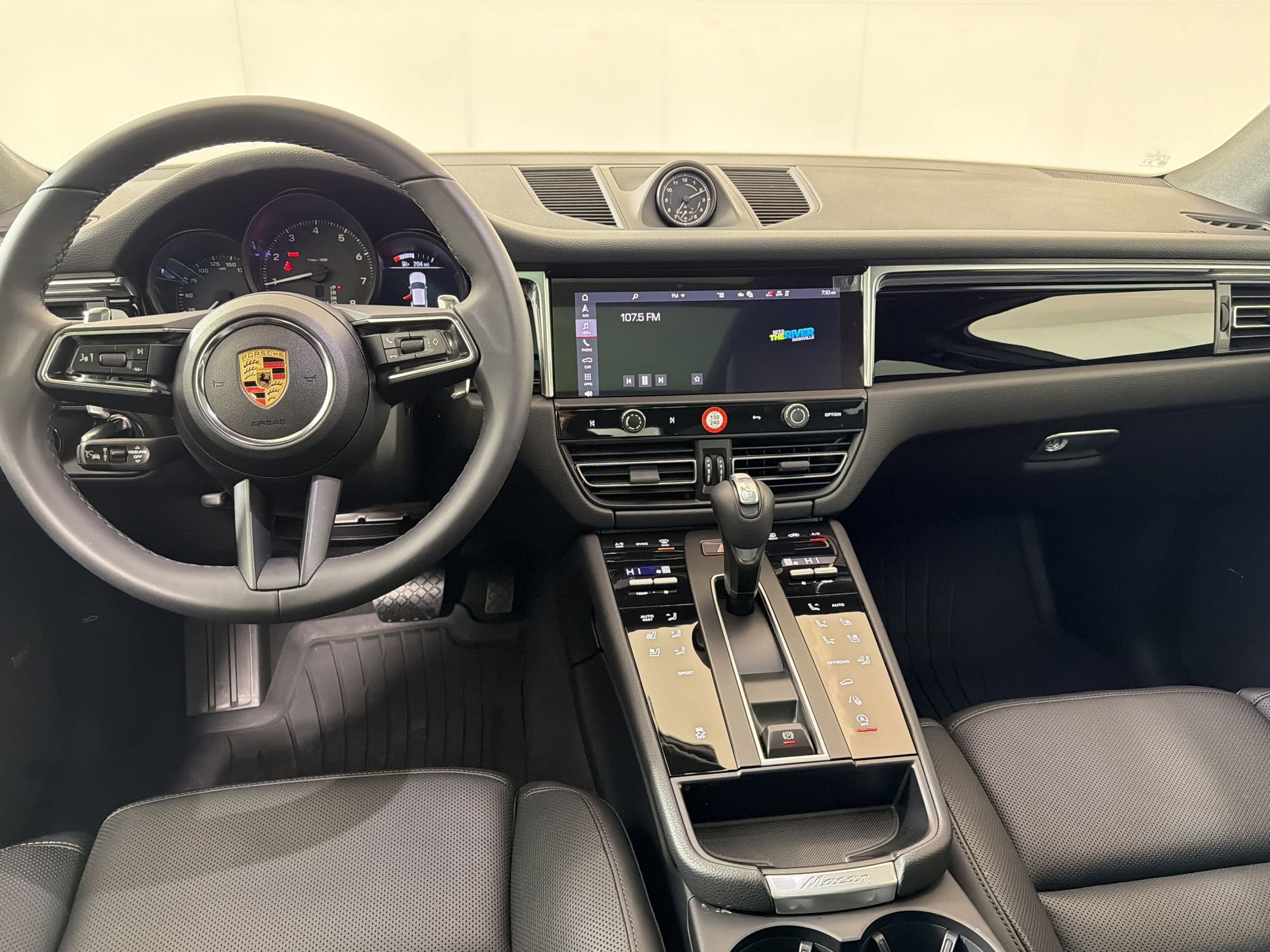 Used 2025 Porsche Macan image 29