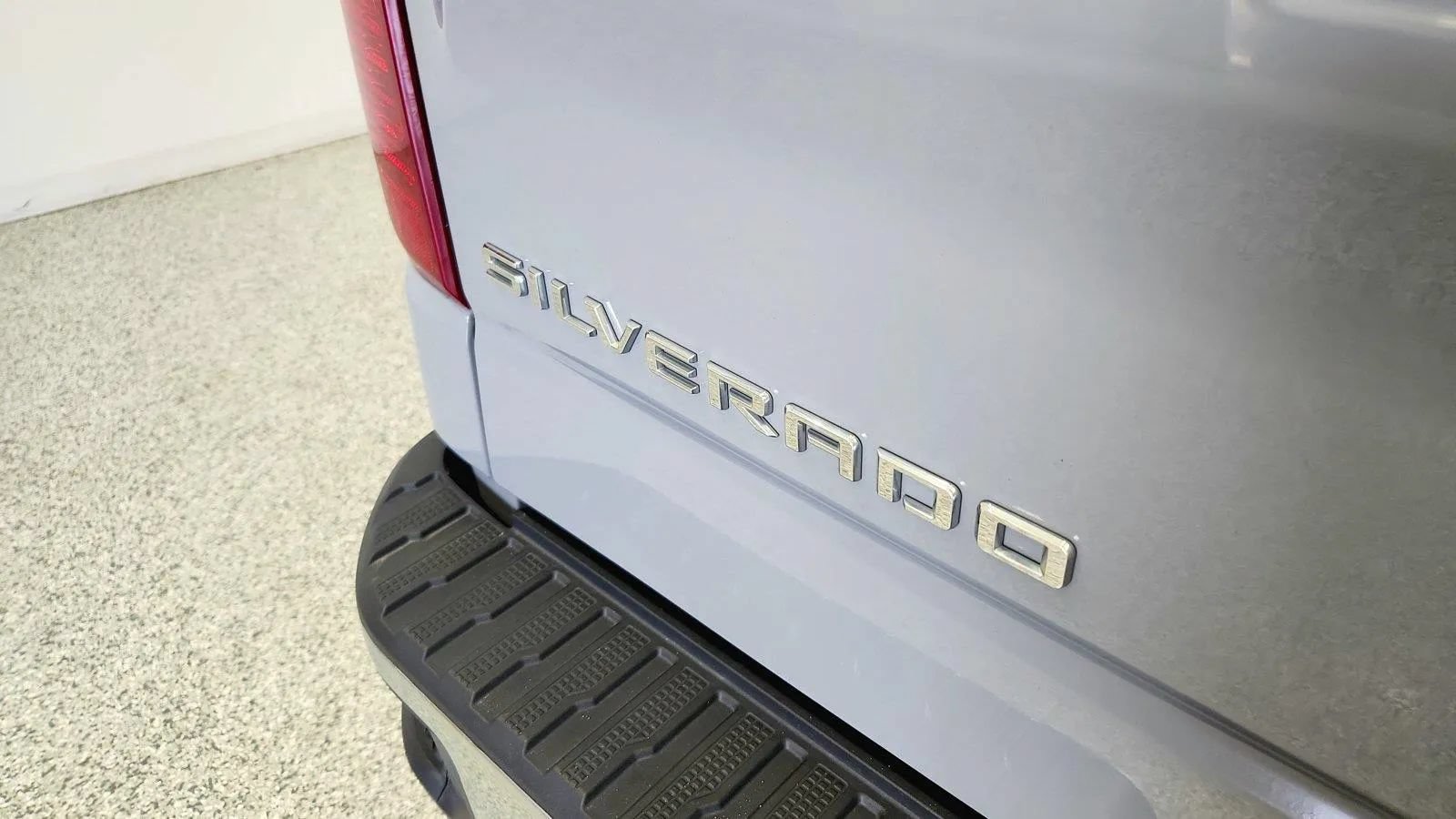 Used 2024 Chevrolet Silverado 1500 LT AWD/4WD image 37