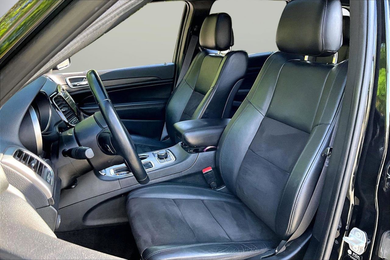 Certified 2022 Jeep Grand Cherokee Laredo X AWD/4WD image 22