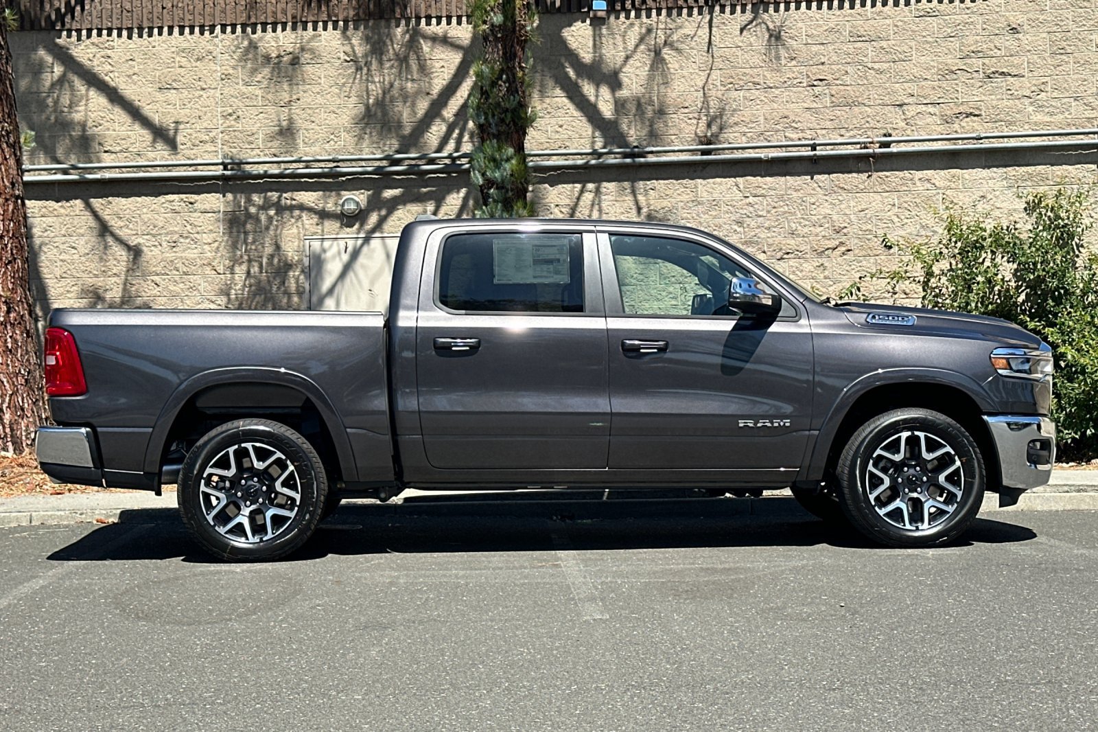 New 2026 RAM 1500 Laramie AWD/4WD image 2