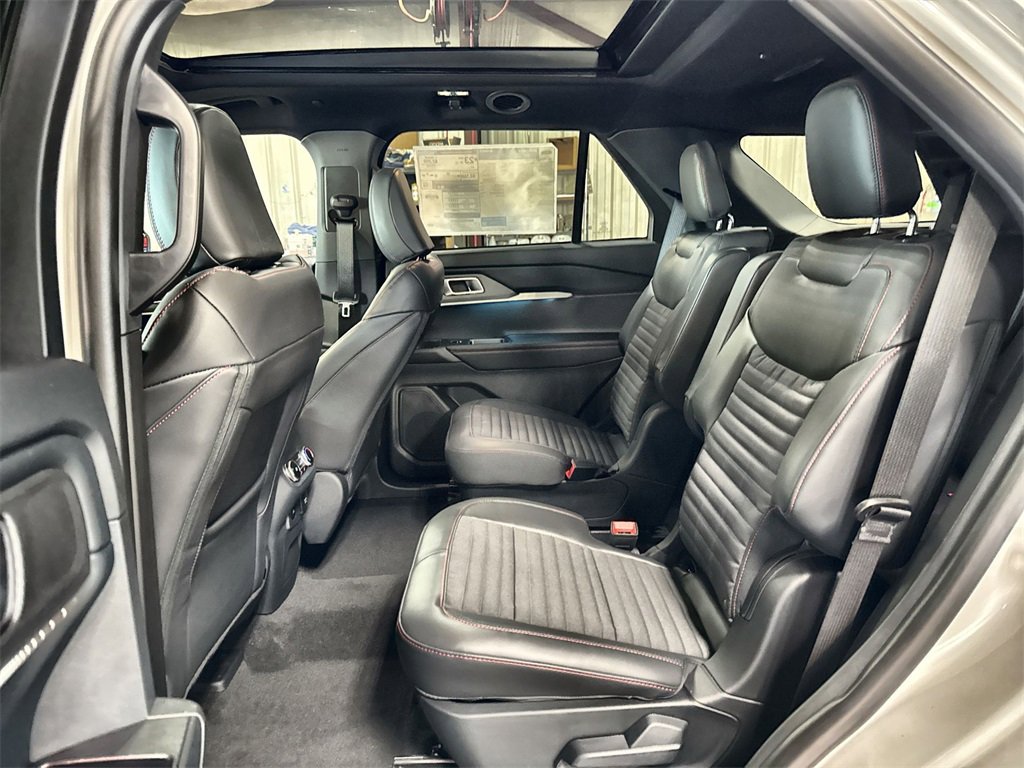 New 2026 Ford Explorer ST-Line w/ ST-Line Street Pack image 25