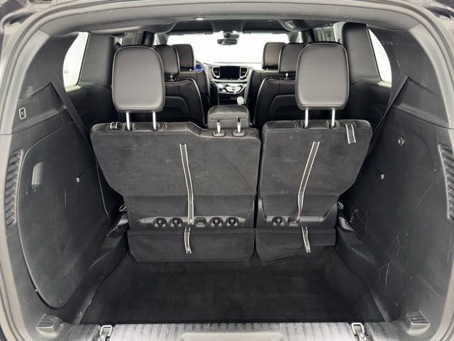 Used 2025 Chrysler Pacifica Select image 37