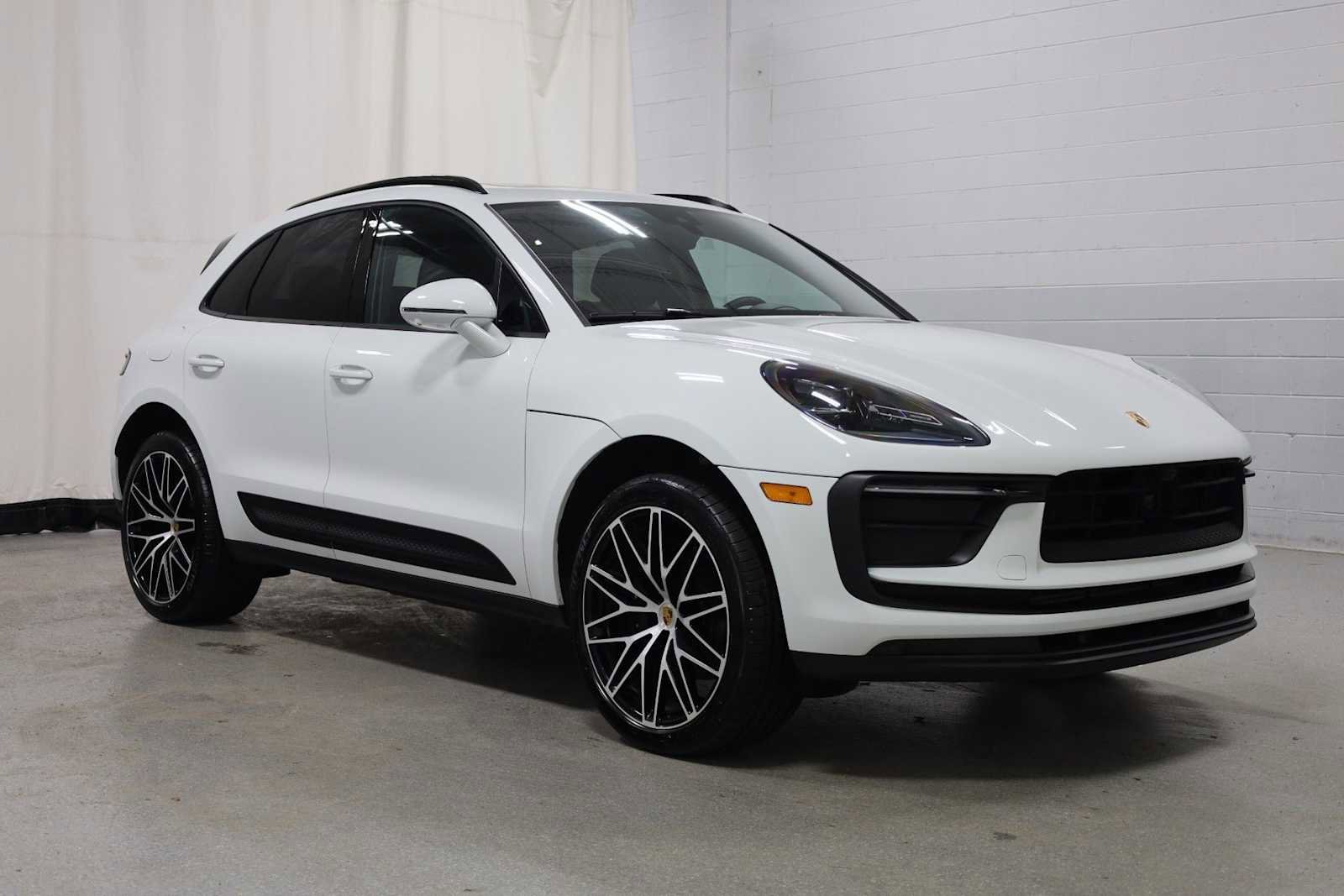 Certified 2026 Porsche Macan image 13