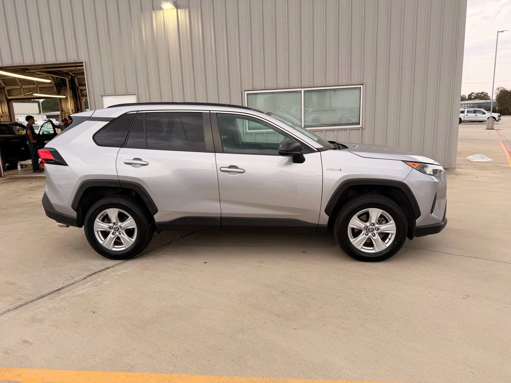 Used 2021 Toyota RAV4 LE image 9