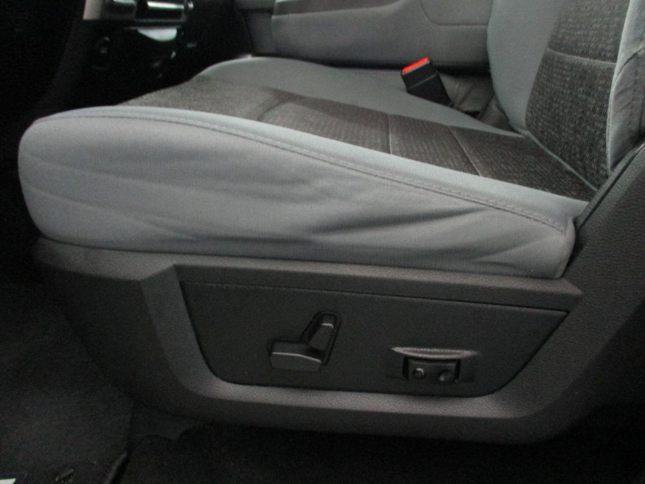 Used 2017 RAM 1500 Big Horn AWD/4WD image 15