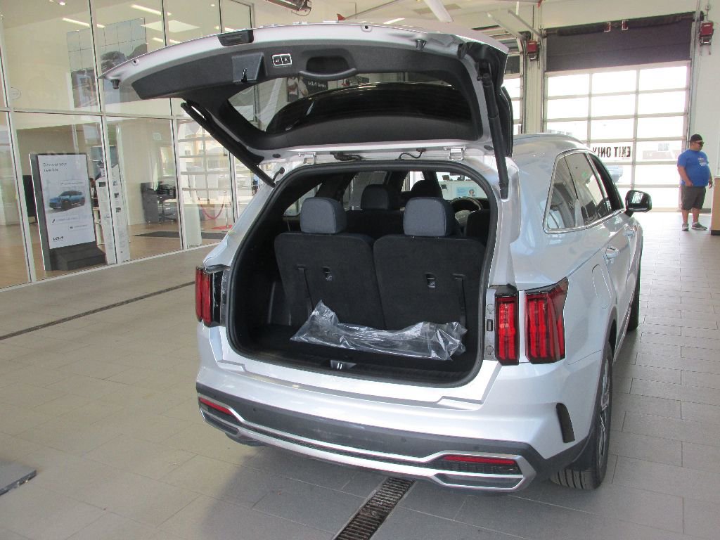 Used 2022 Kia Sorento SX Prestige w/ Panoramic Sunroof Package image 37