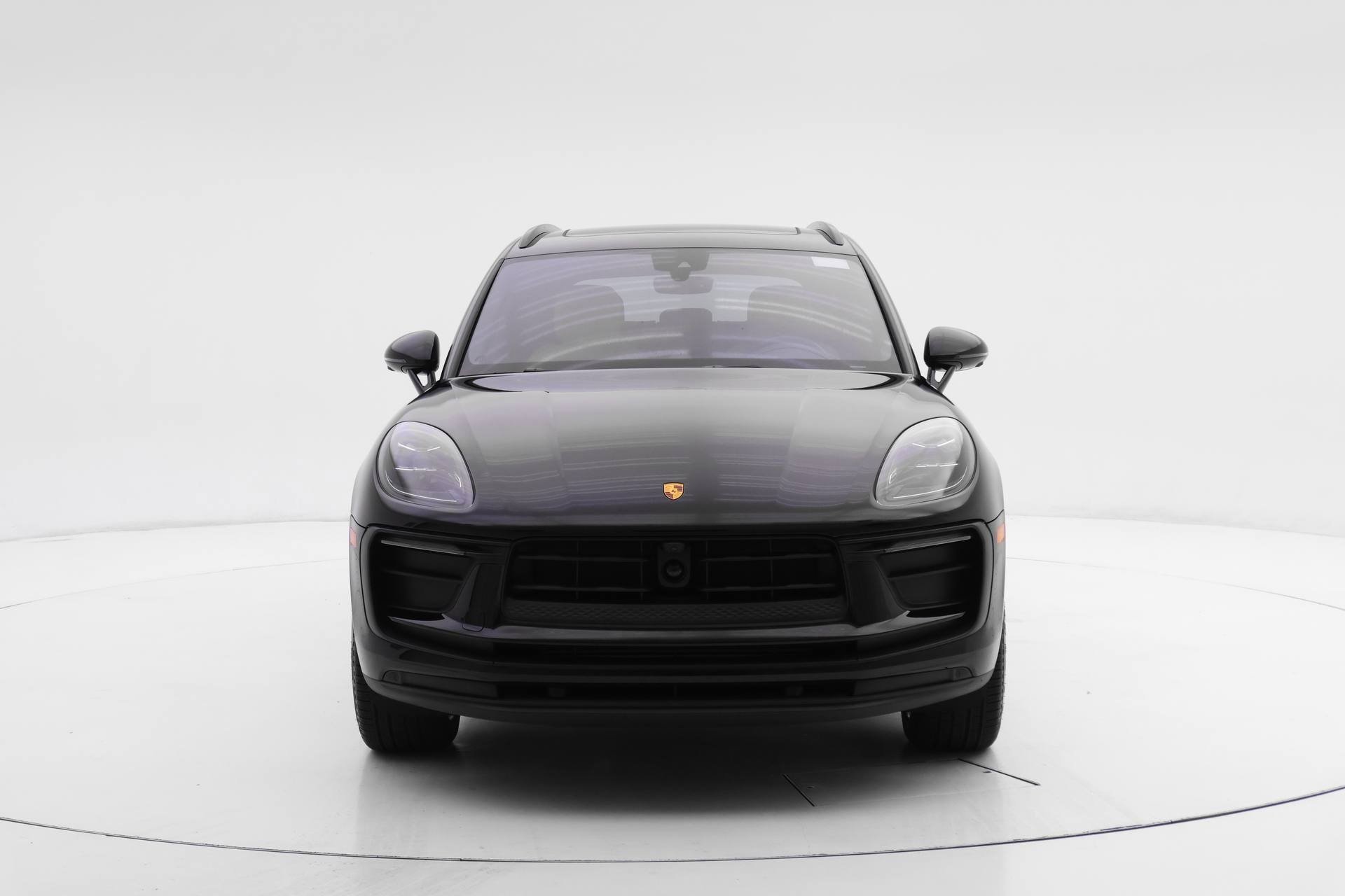Used 2025 Porsche Macan image 8