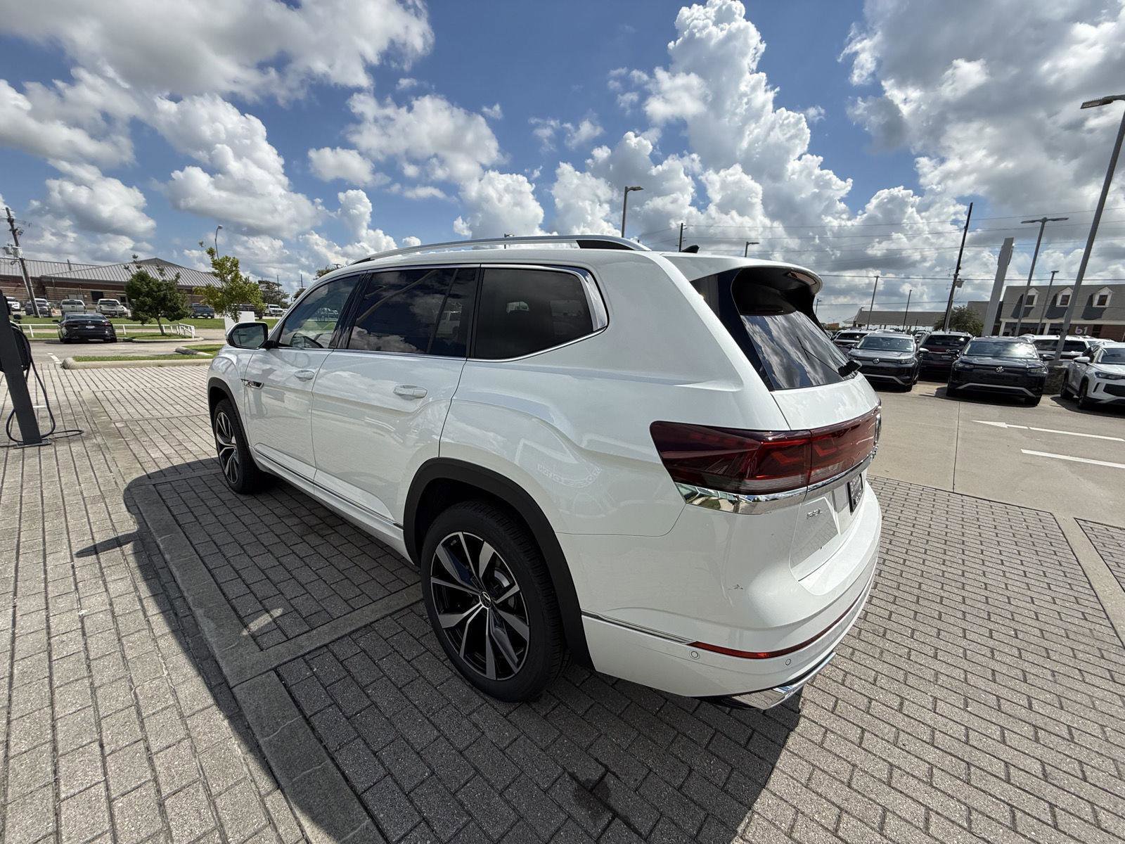New 2025 Volkswagen Atlas SEL Premium R-Line image 6