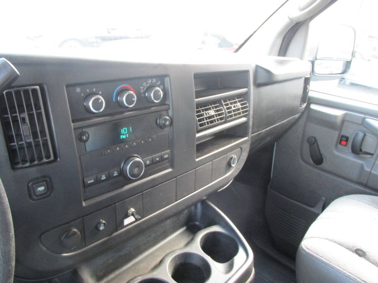 Used 2014 Chevrolet Express 3500 RWD image 52