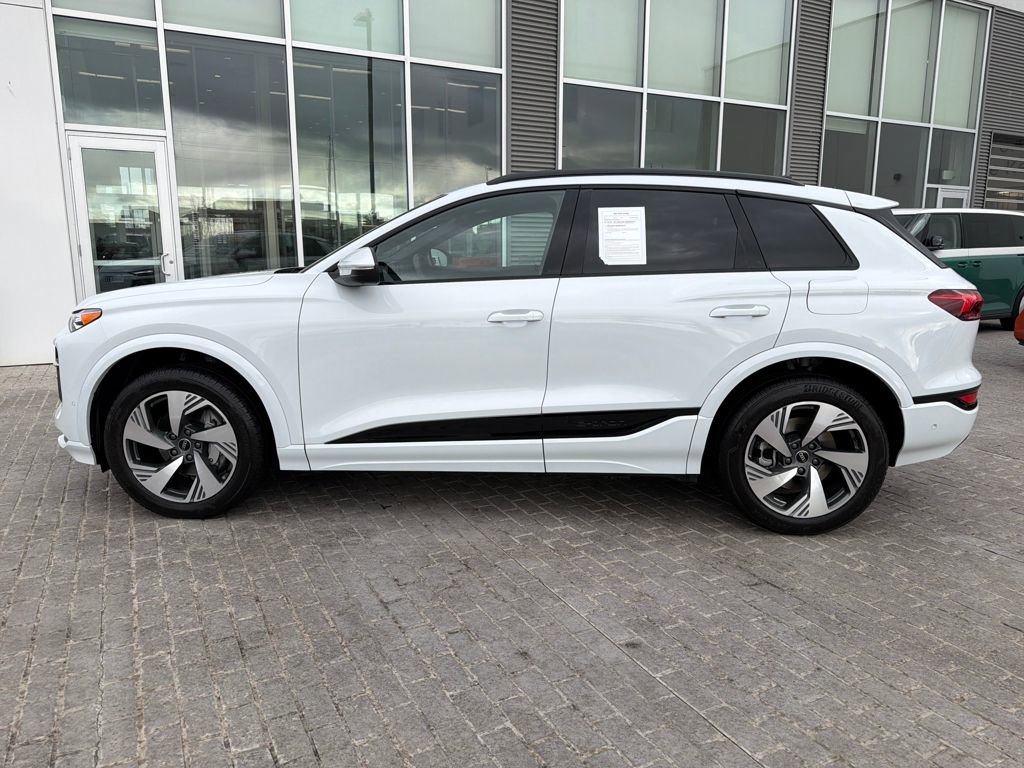 Used 2025 Audi Q6 e-tron Premium w/ Convenience Package image 2