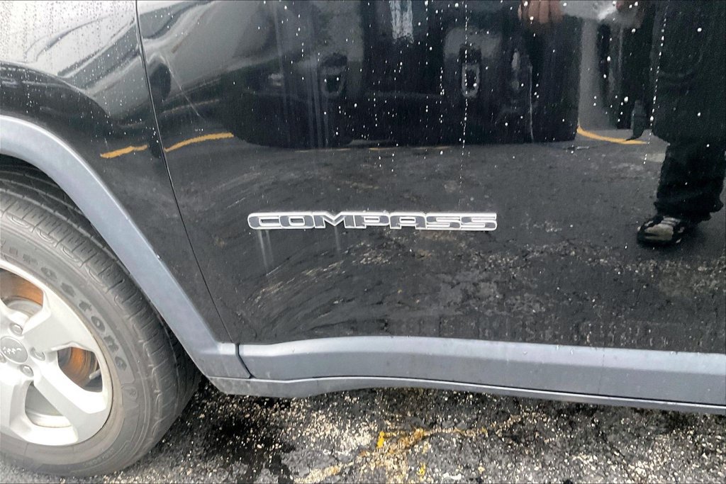 Used 2019 Jeep Compass Latitude w/ Popular Equipment Group AWD/4WD image 31
