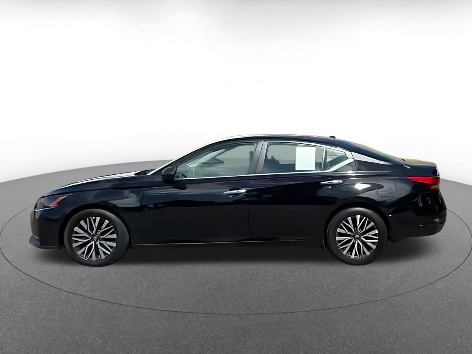 Used 2025 Nissan Altima 2.5 SV FWD image 7