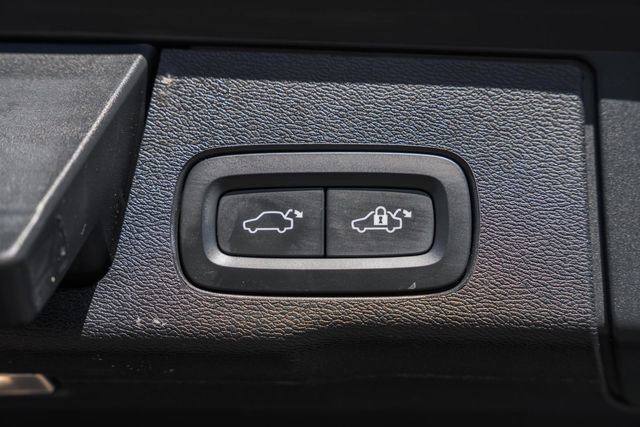 Certified 2022 Volvo XC60 T8 R-Design w/ Advanced Package image 11