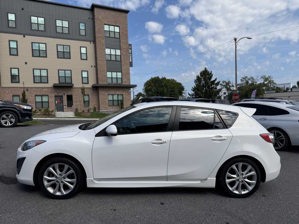 Used 2011 MAZDA MAZDA3 s Grand Touring w/ Tech Pkg FWD image 4