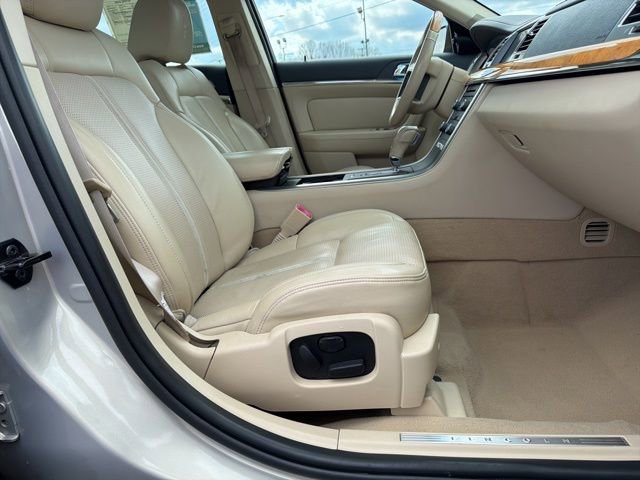 Used 2009 Lincoln MKS image 17