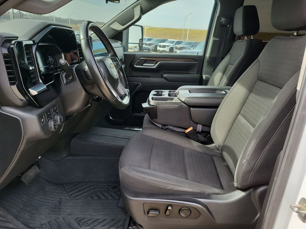 Used 2024 Chevrolet Silverado 2500 LT image 18