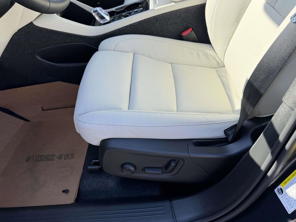 New 2026 Volvo XC40 B5 Ultra w/ Climate Package image 16
