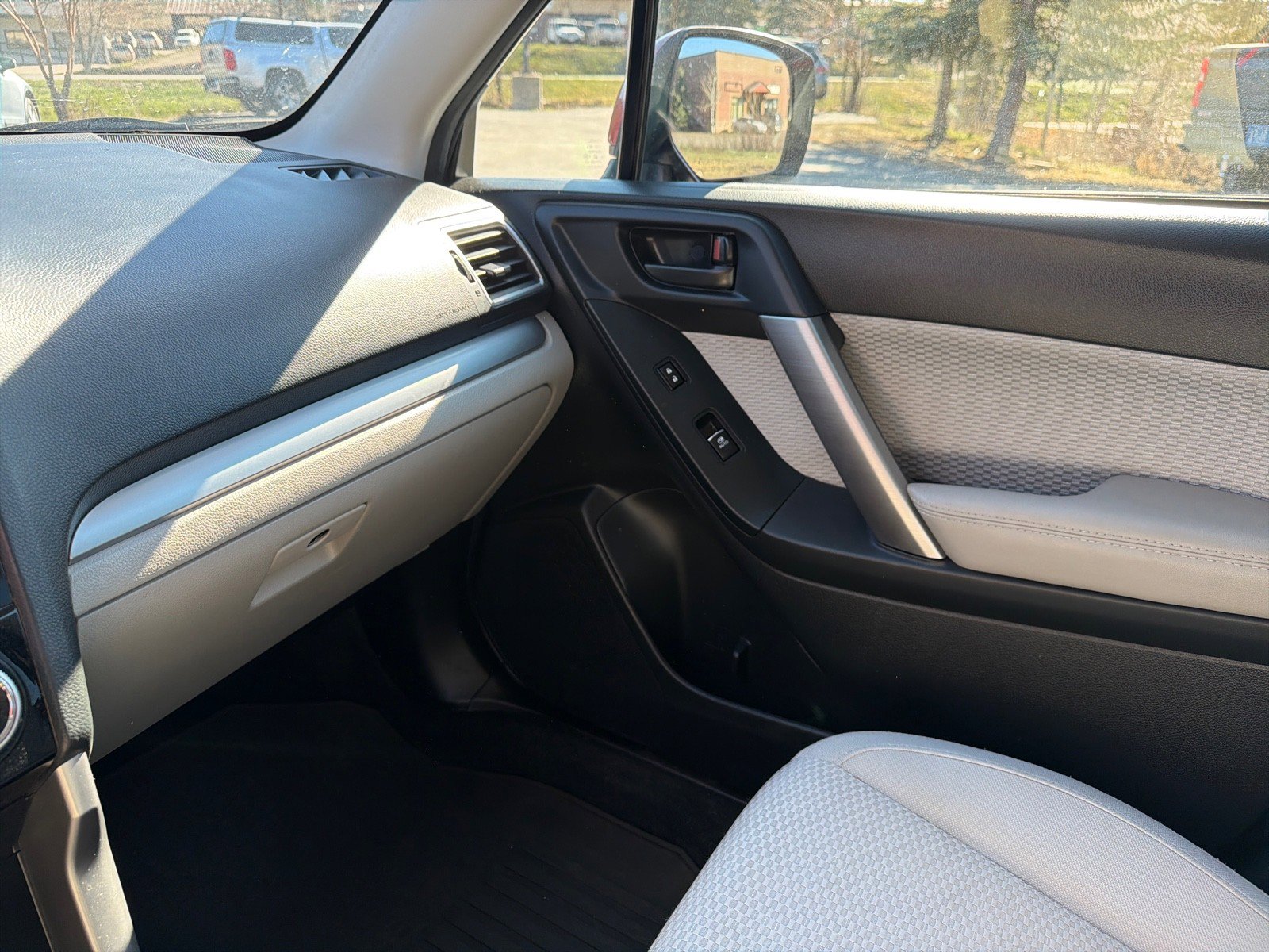 Used 2018 Subaru Forester 2.5i Premium w/ All-Weather Package image 24