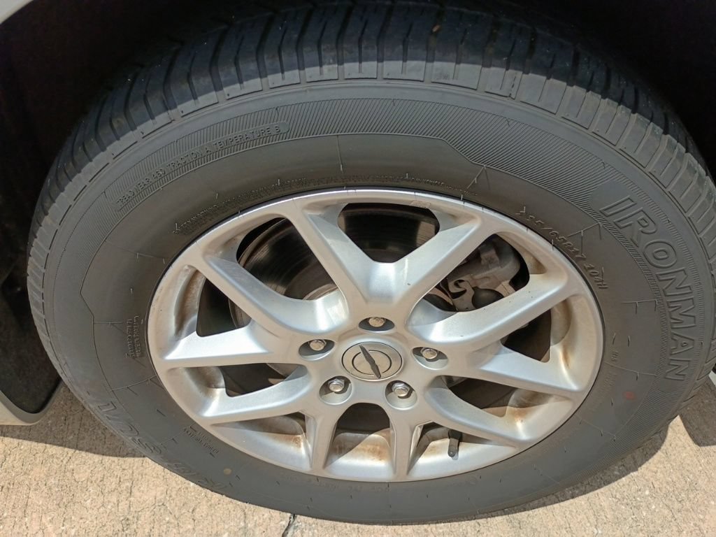 Certified 2024 Chrysler Pacifica Touring-L FWD image 9