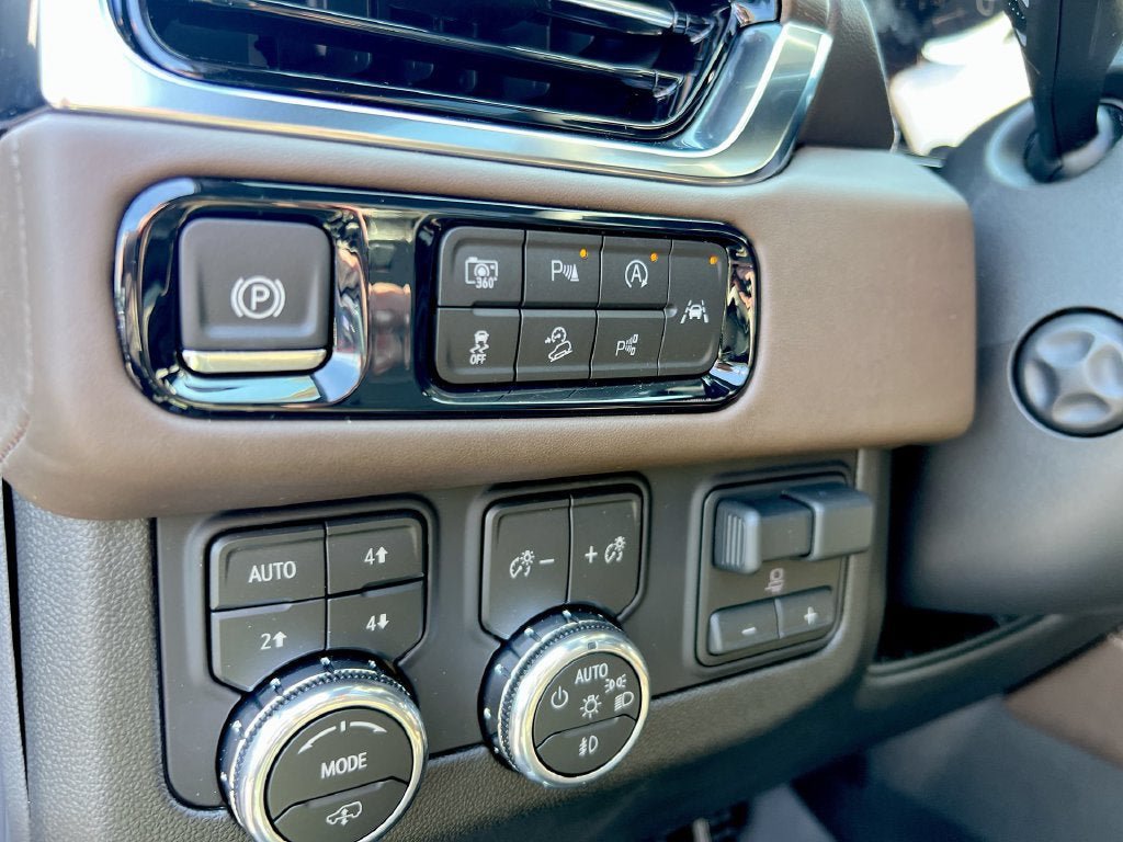 New 2026 GMC Yukon XL Denali Ultimate w/ LPO, Illumination Package AWD/4WD image 16