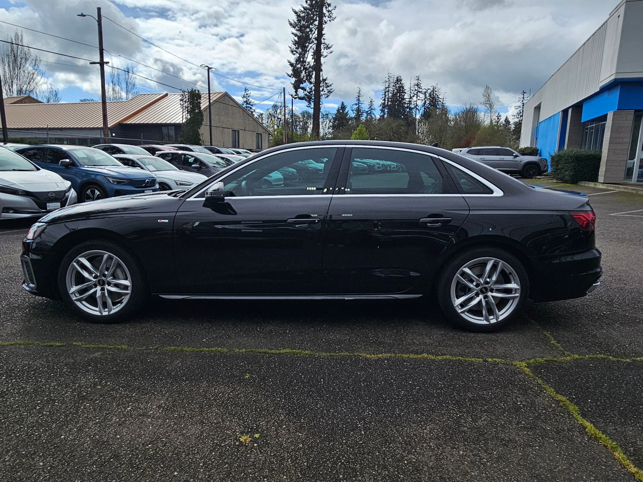 Used 2023 Audi A4 2.0T Premium w/ Convenience Package image 2