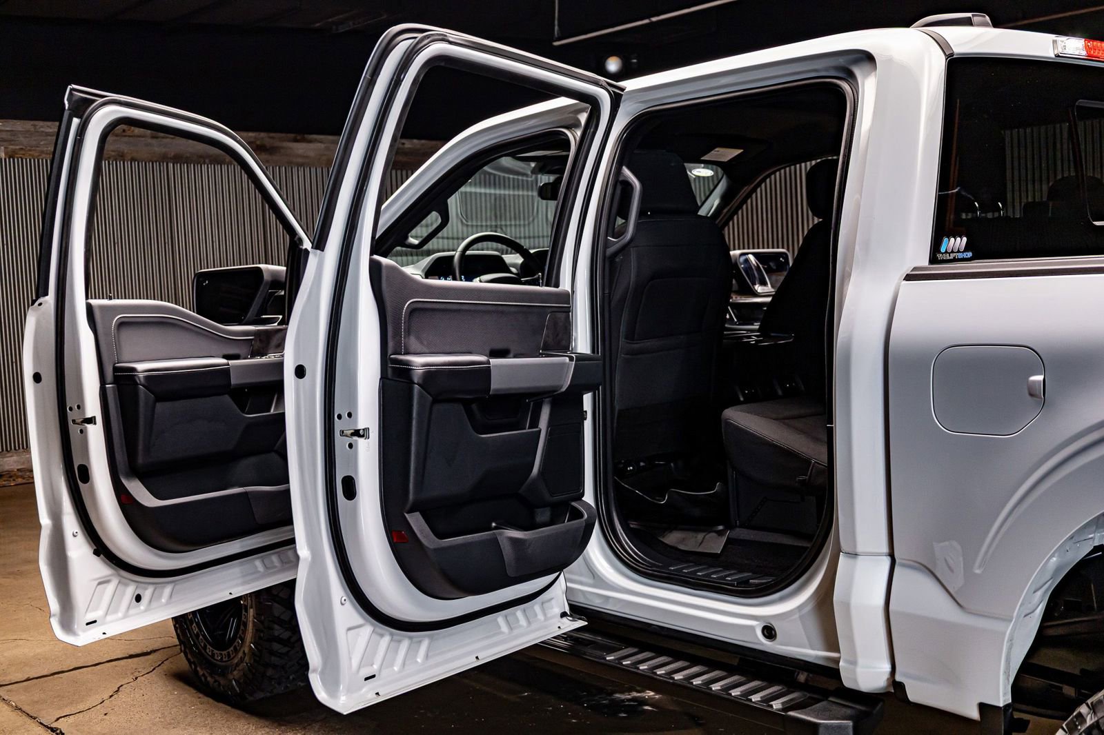 Used 2025 Ford F150 XLT w/ Equipment Group 302A MID image 27