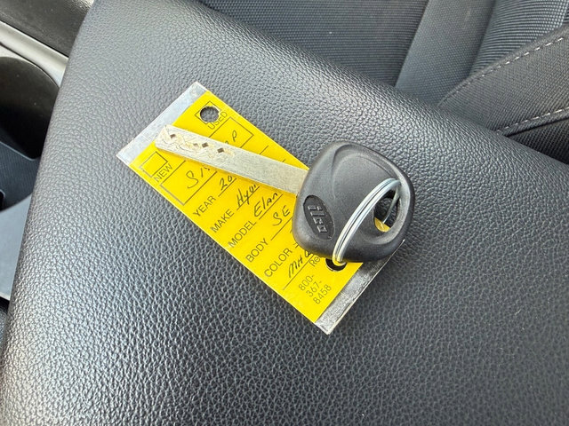 Used 2021 Hyundai Elantra SE image 24