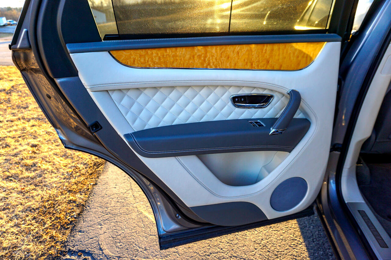 Used 2017 Bentley Bentayga W12 AWD image 47