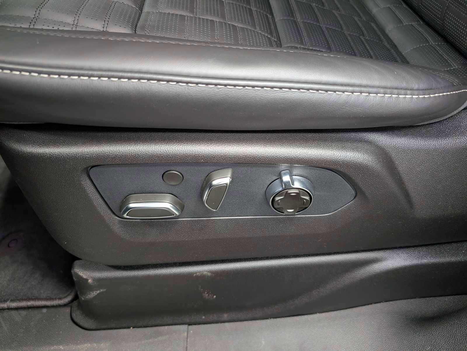 New 2026 Cadillac Escalade Platinum Sport w/ LPO, ONYX Package image 32