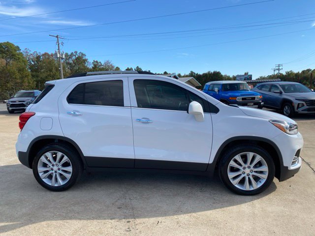 Used 2020 Chevrolet Trax Premier w/ LPO, Cargo Package FWD image 8