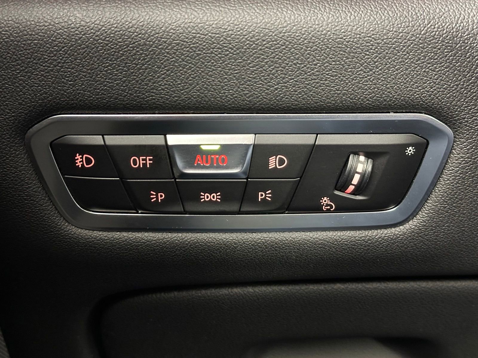 Used 2020 BMW X7 xDrive40i w/ M Sport Package image 24