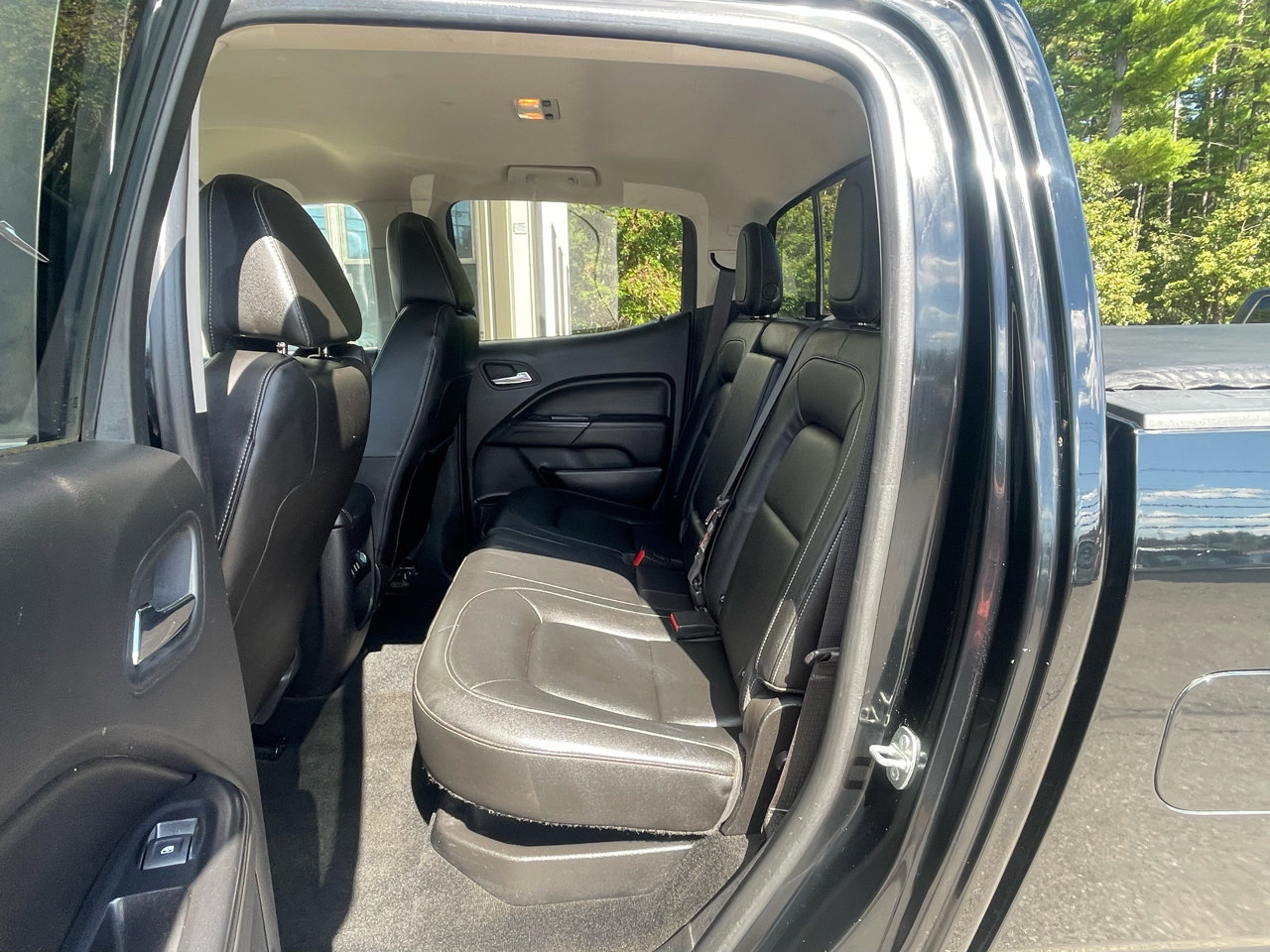 Used 2017 GMC Canyon SLT image 9