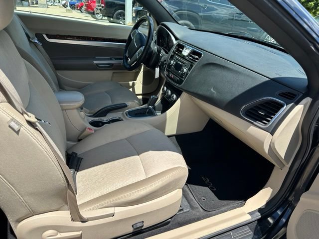 Used 2014 Chrysler 200 Touring FWD image 21