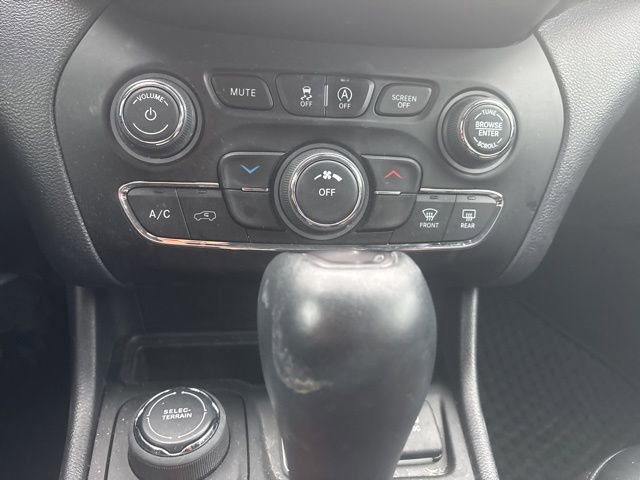 Used 2020 Jeep Cherokee Latitude Plus w/ Cold Weather Group image 12
